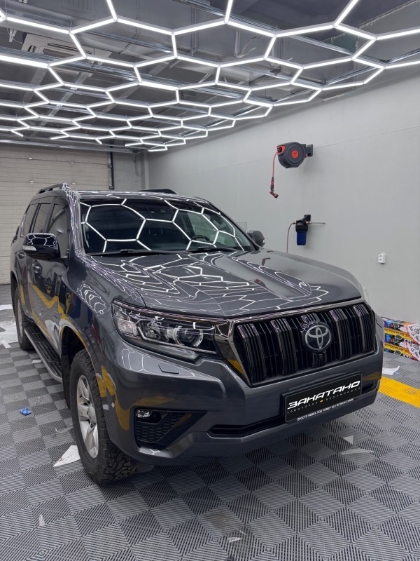 Оклейка зон риска Toyota Land Cruiser 150